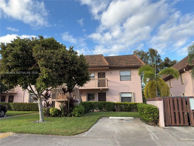 10453 NW 11th St 206, Pembroke Pines, FL 33026