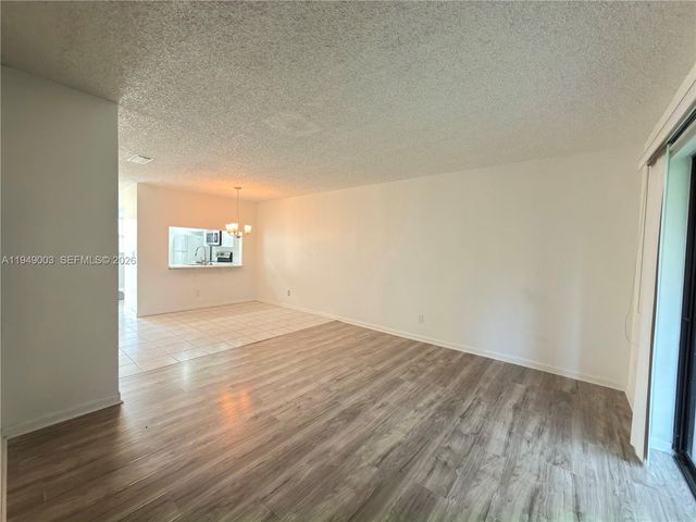 10453 NW 11th St 206, Pembroke Pines, FL 33026