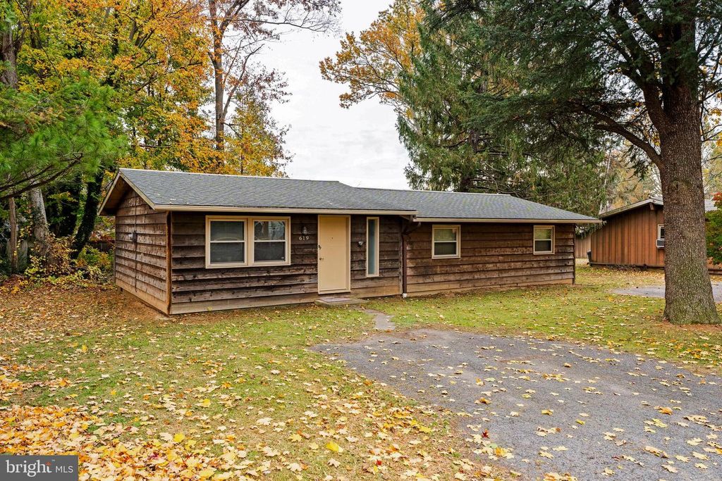 Image 1 of property listing at 619 + 621 MILLERSVILLE RD, Lancaster, PA 17603