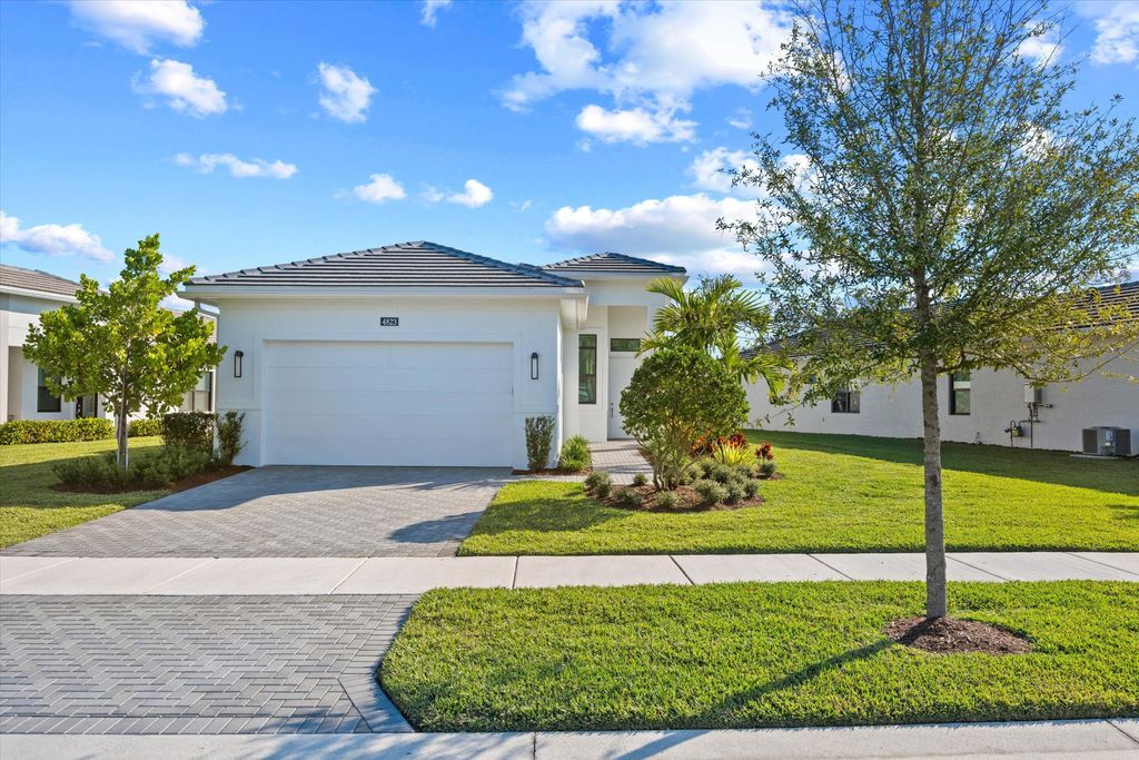 4823 Saint Armands Way, Westlake, FL 33470