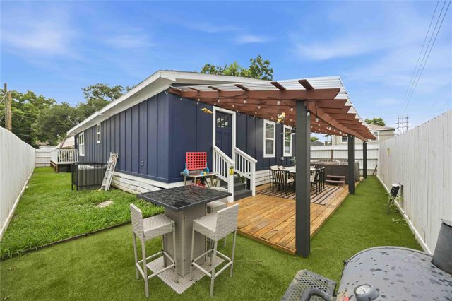 1602 Luzon Street, Houston, TX 77009