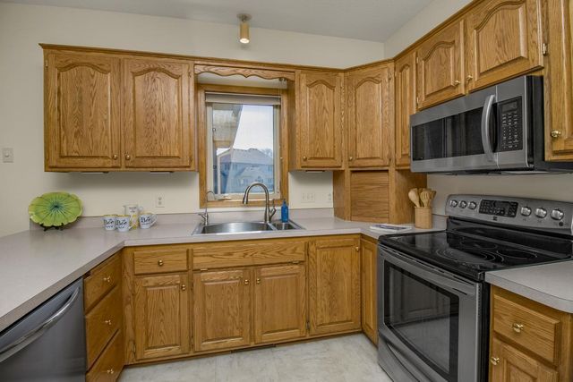 10341 Fox Run Road, Woodbury, MN 55129