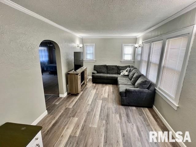 912 S STEWART Street, Creve Coeur, IL 61610