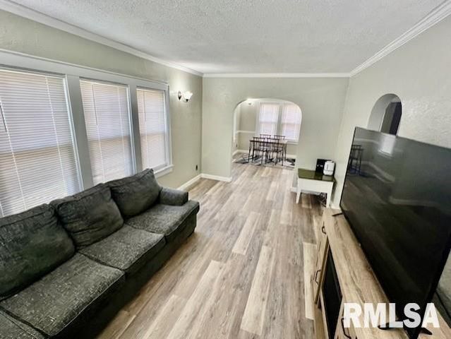 912 S STEWART Street, Creve Coeur, IL 61610