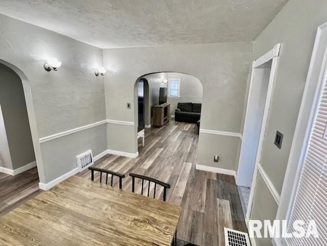912 S STEWART Street, Creve Coeur, IL 61610