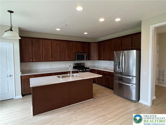 8620 Mayfair Court, Upper Macungie Twp, PA 18031