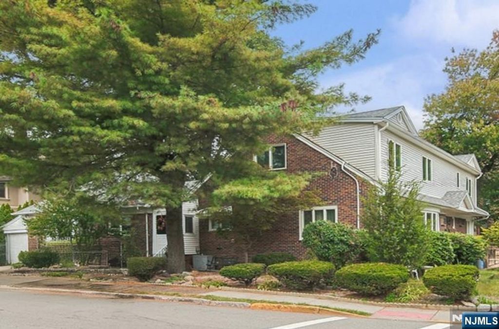 1003 Cumbermeade Road, Fort Lee, NJ 07024