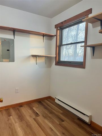 188 River Road B, Wallkill, NY 12589