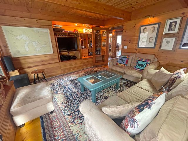 190 Upper Pines Road, Warren, VT 05674