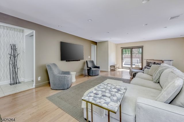 11 Ashton Pl, Glen Rock Boro, NJ 07452