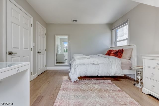 11 Ashton Pl, Glen Rock Boro, NJ 07452