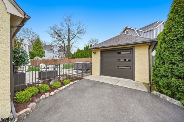 11 Ashton Pl, Glen Rock Boro, NJ 07452