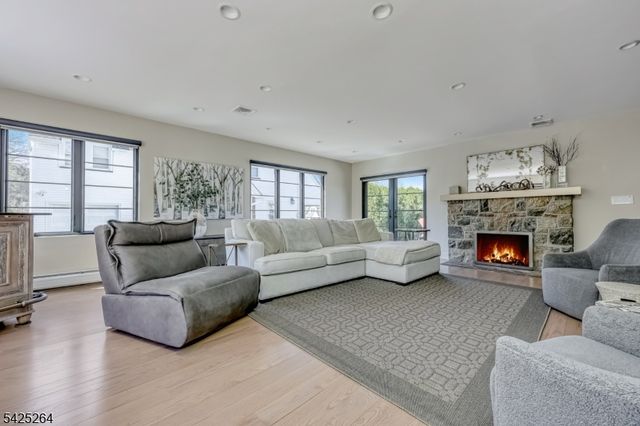 11 Ashton Pl, Glen Rock Boro, NJ 07452