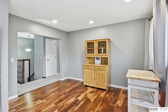 2711 N 121 Avenue, Omaha, NE 68164