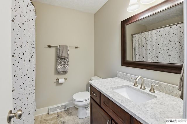2711 N 121 Avenue, Omaha, NE 68164
