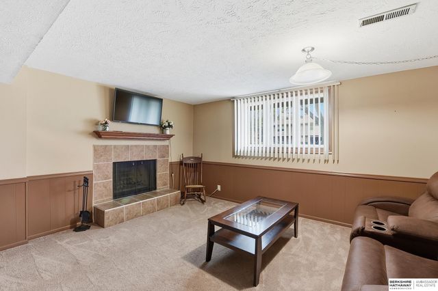 2711 N 121 Avenue, Omaha, NE 68164