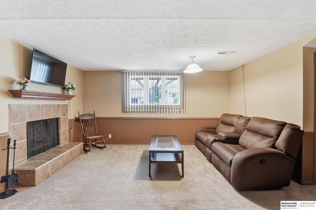 2711 N 121 Avenue, Omaha, NE 68164