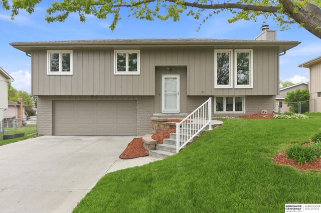 2711 N 121 Avenue, Omaha, NE 68164
