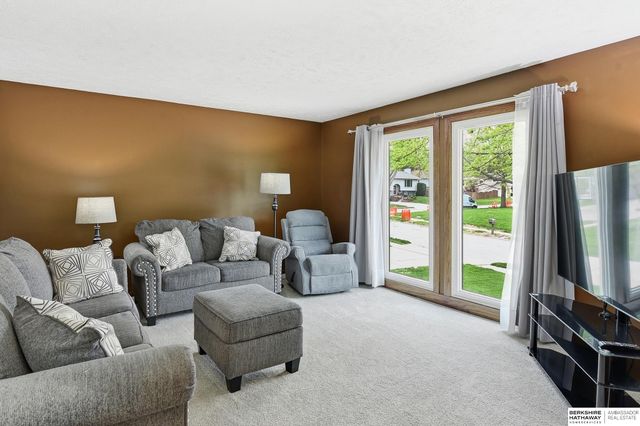 2711 N 121 Avenue, Omaha, NE 68164