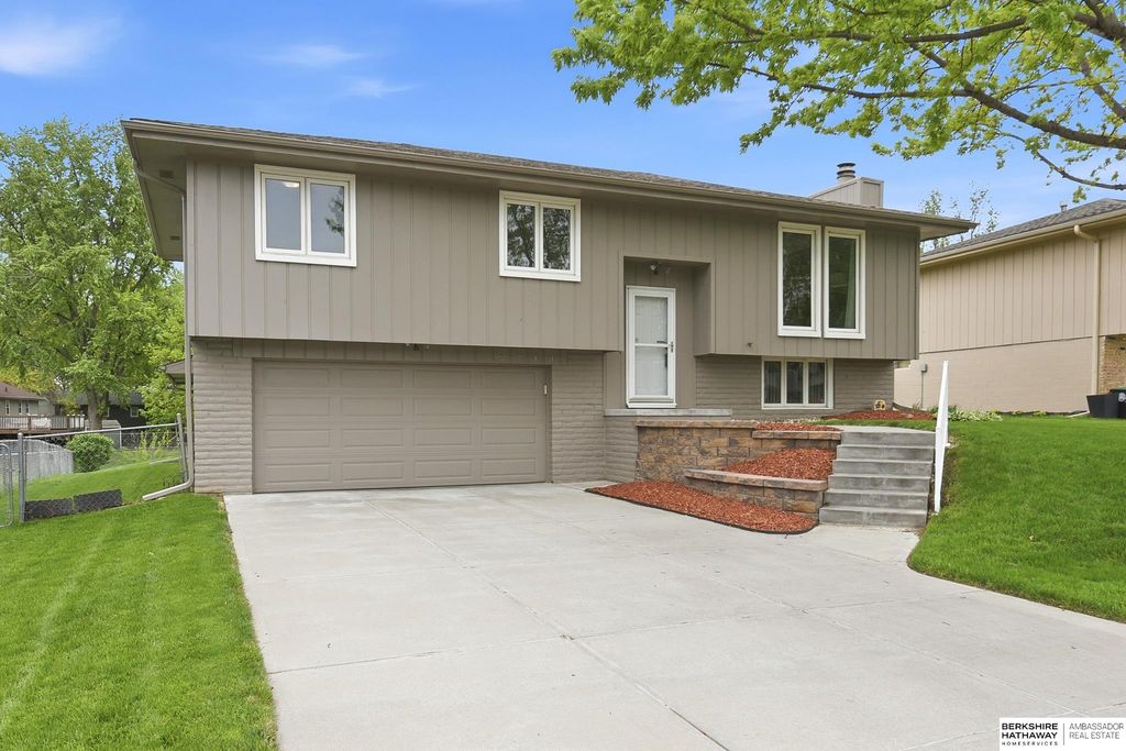 2711 N 121 Avenue, Omaha, NE 68164
