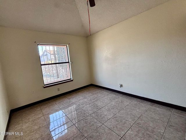 1442 SIERRA DE ORO Drive, El Paso, TX 79936