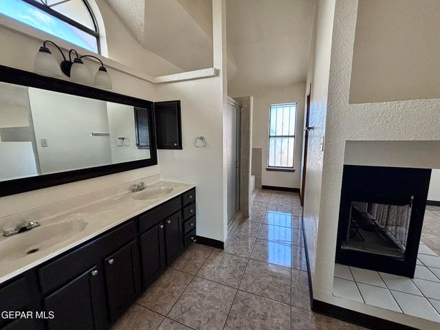 1442 SIERRA DE ORO Drive, El Paso, TX 79936