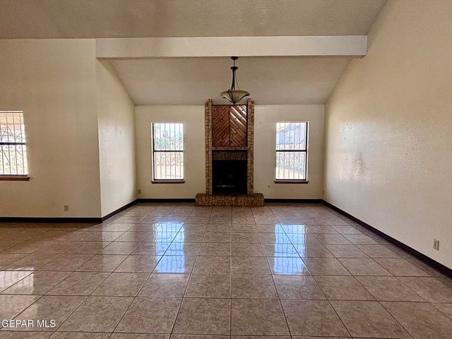 1442 SIERRA DE ORO Drive, El Paso, TX 79936