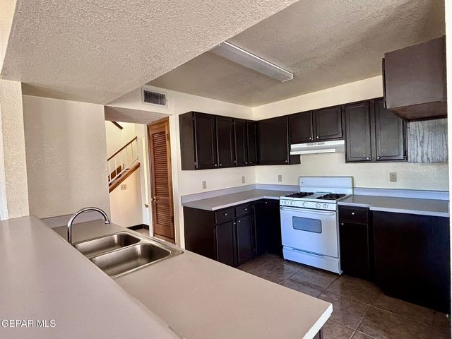 1442 SIERRA DE ORO Drive, El Paso, TX 79936