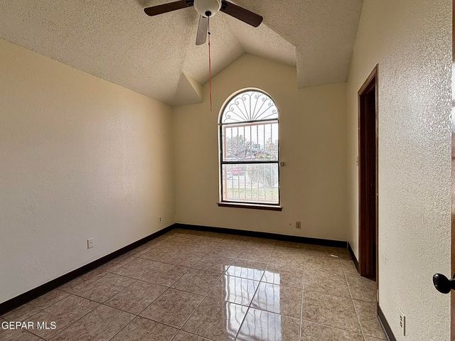 1442 SIERRA DE ORO Drive, El Paso, TX 79936