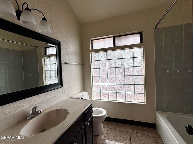 1442 SIERRA DE ORO Drive, El Paso, TX 79936