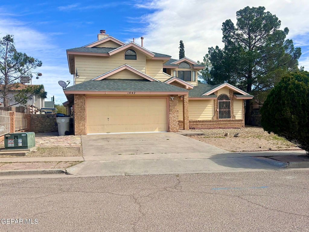 1442 SIERRA DE ORO Drive, El Paso, TX 79936