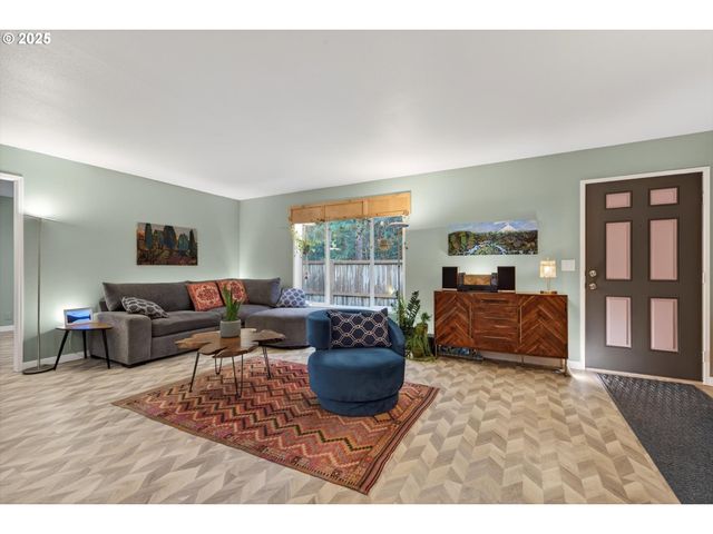 52604 E SYLVAN Dr, Sandy, OR 97055