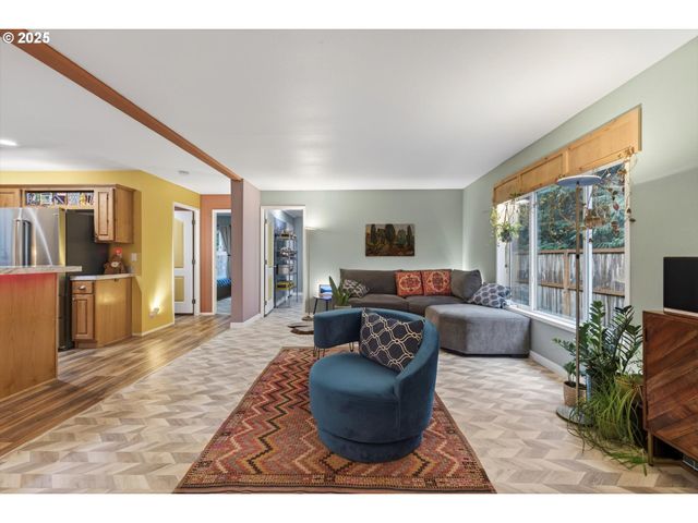 52604 E SYLVAN Dr, Sandy, OR 97055