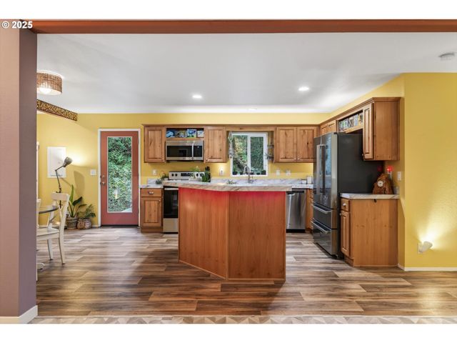 52604 E SYLVAN Dr, Sandy, OR 97055