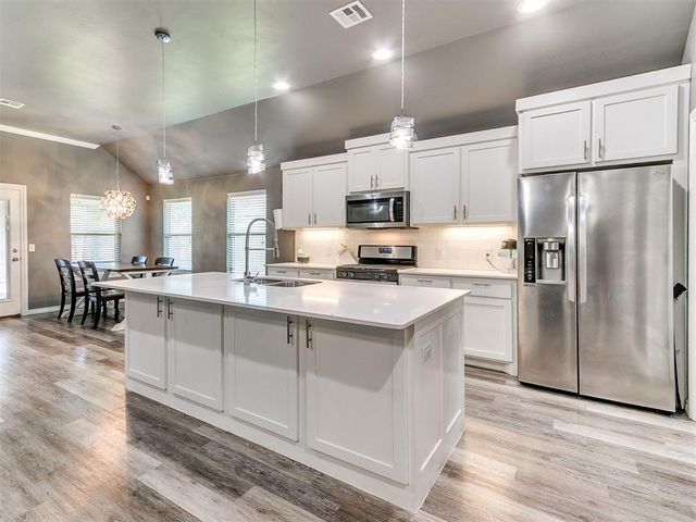 8912 Stacy Lynn Lane, Yukon, OK 73099