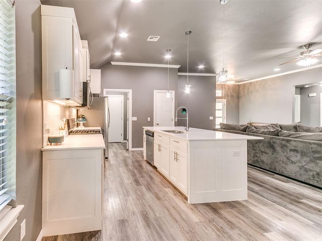 8912 Stacy Lynn Lane, Yukon, OK 73099
