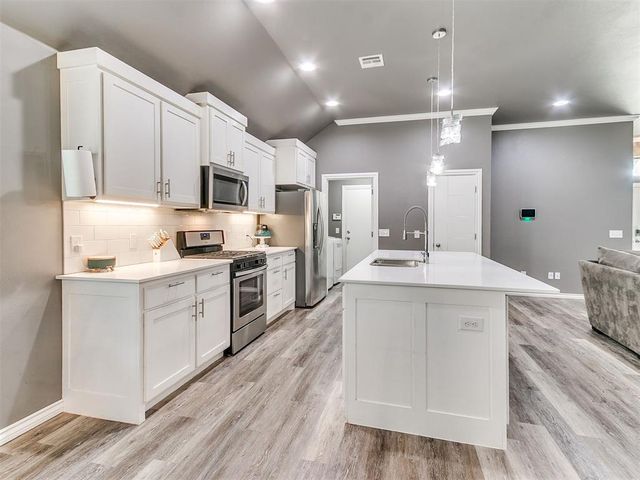 8912 Stacy Lynn Lane, Yukon, OK 73099