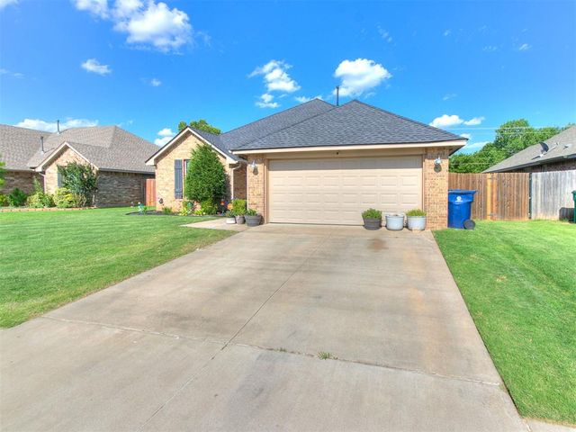 8912 Stacy Lynn Lane, Yukon, OK 73099