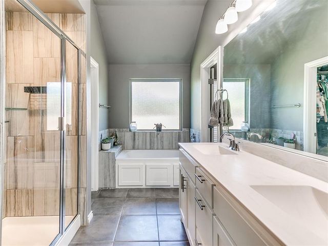 8912 Stacy Lynn Lane, Yukon, OK 73099