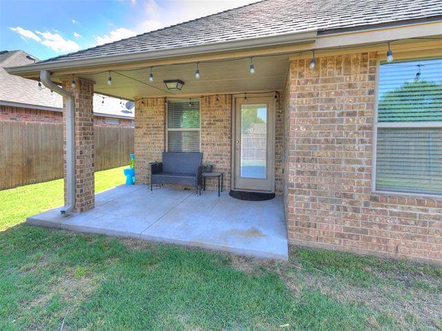 8912 Stacy Lynn Lane, Yukon, OK 73099