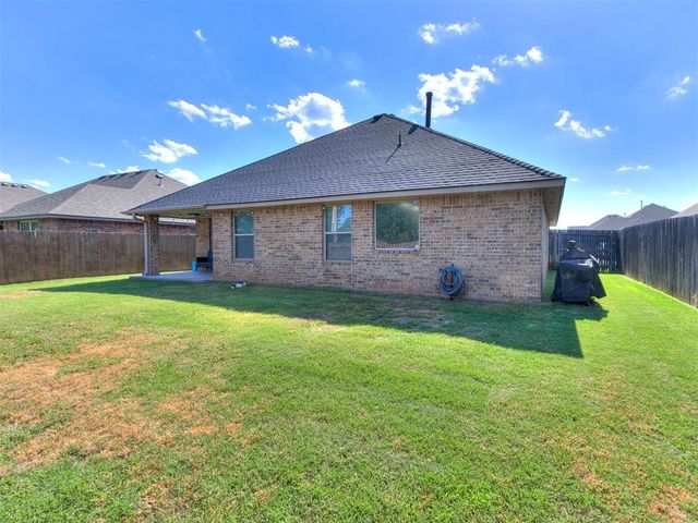 8912 Stacy Lynn Lane, Yukon, OK 73099