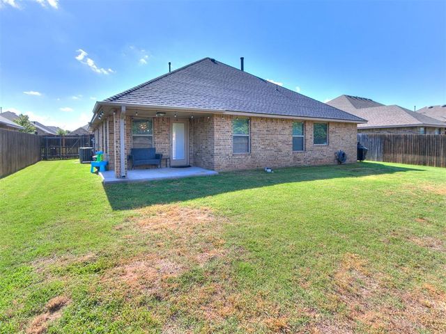 8912 Stacy Lynn Lane, Yukon, OK 73099
