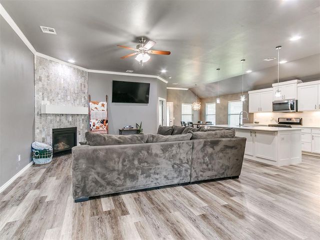 8912 Stacy Lynn Lane, Yukon, OK 73099