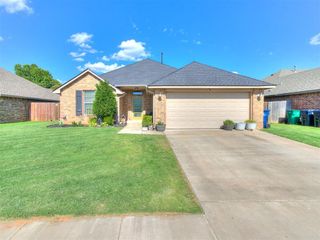 8912 Stacy Lynn Lane, Yukon, OK 73099