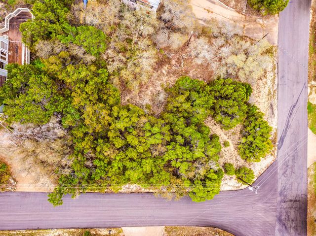 21500 Surrey LN, Lago Vista, TX 78645