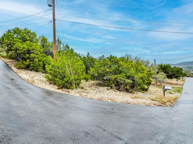 21500 Surrey LN, Lago Vista, TX 78645