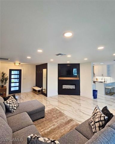 135 TAHITI CIR, Naples, FL 34113