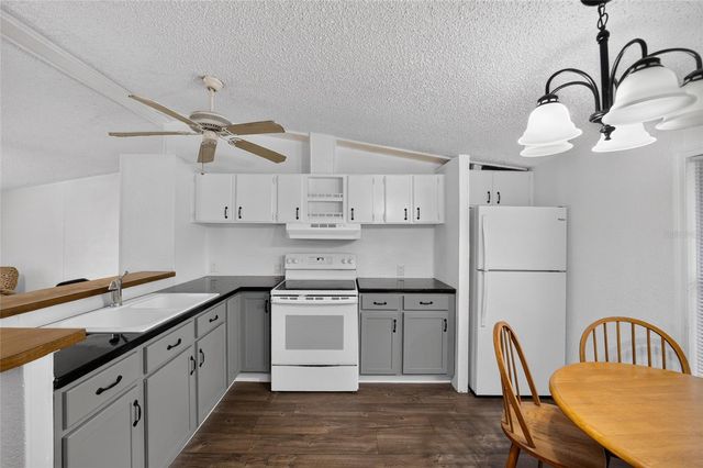 14210 NW HIGHWAY 464B, Morriston, FL 32668