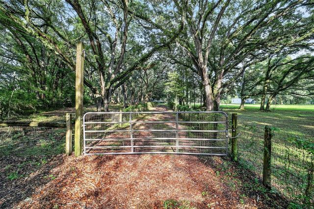 14210 NW HIGHWAY 464B, Morriston, FL 32668