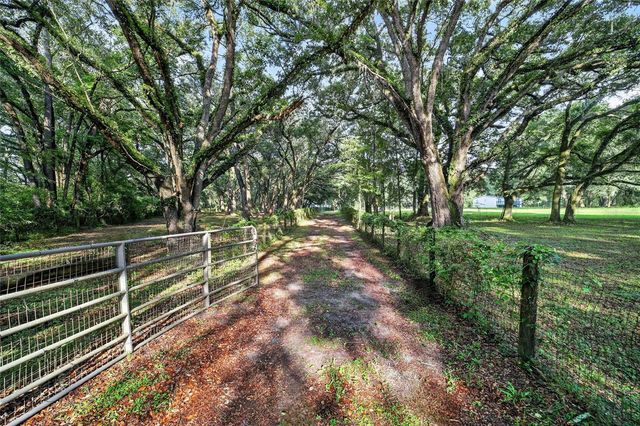 14210 NW HIGHWAY 464B, Morriston, FL 32668